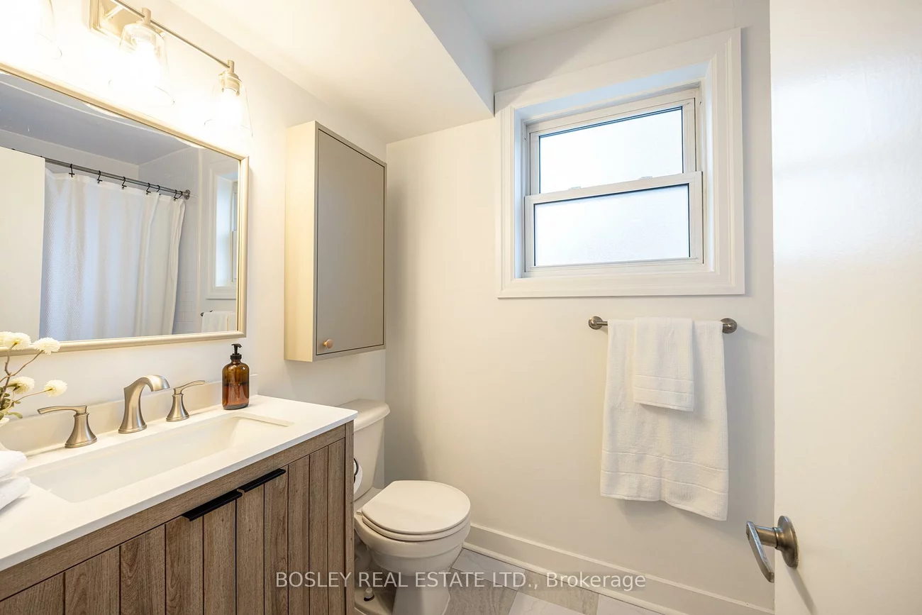 195, Rhodes, Greenwood-Coxwell, Toronto