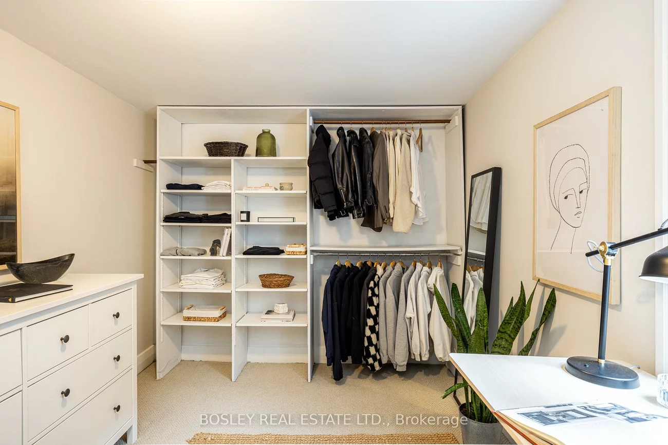 195, Rhodes, Greenwood-Coxwell, Toronto