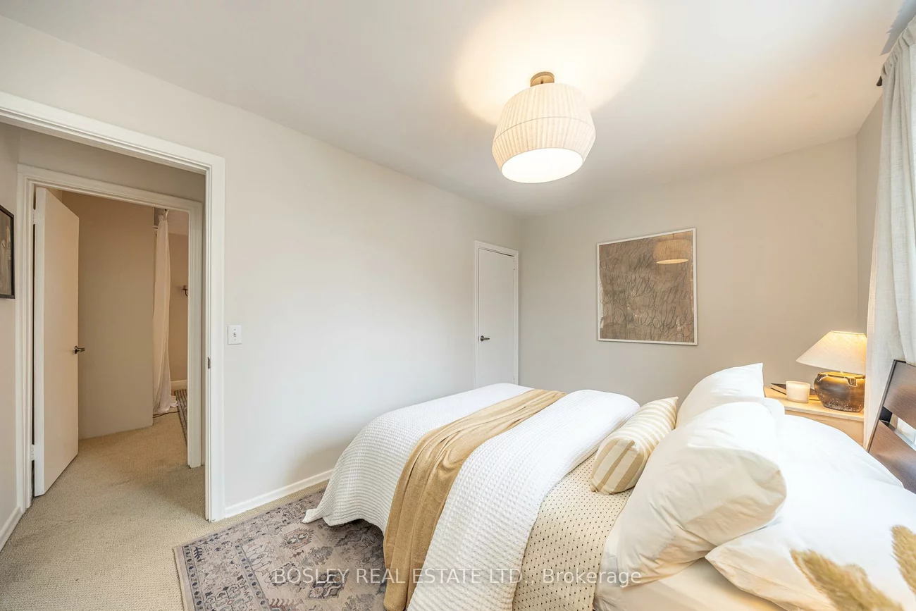 195, Rhodes, Greenwood-Coxwell, Toronto