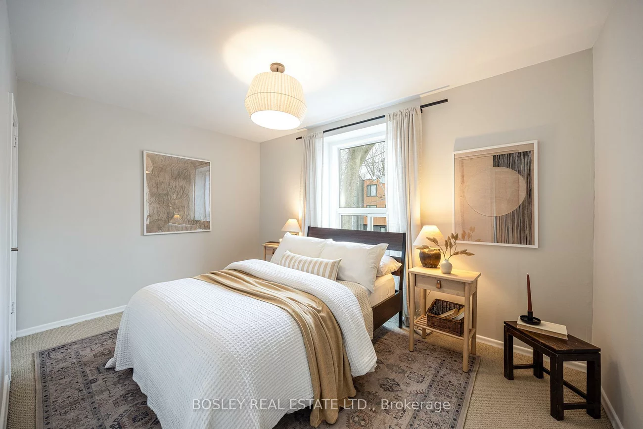 195, Rhodes, Greenwood-Coxwell, Toronto