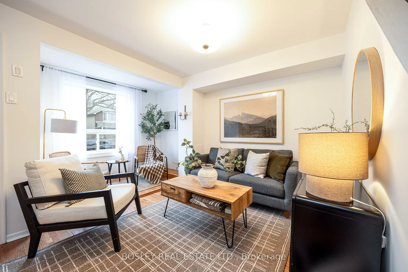 195, Rhodes, Greenwood-Coxwell, Toronto