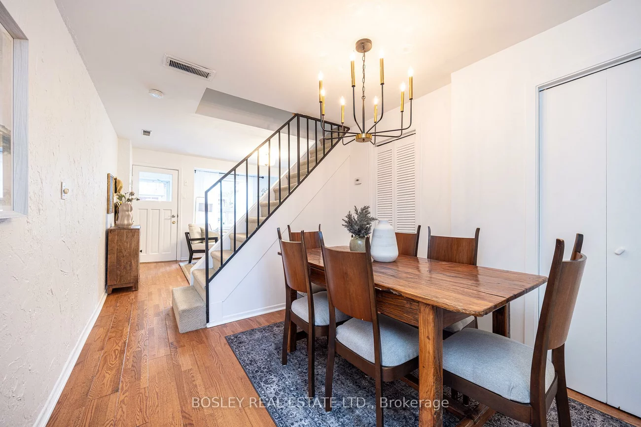 195, Rhodes, Greenwood-Coxwell, Toronto