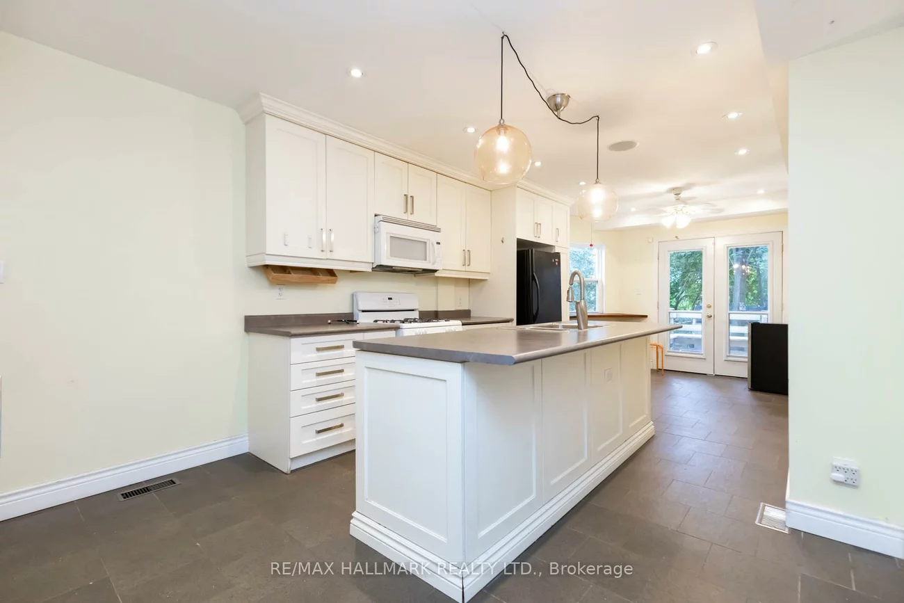 17, Mountalan, Greenwood-Coxwell, Toronto