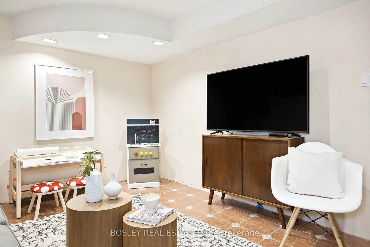 2807, St Clair, O'Connor-Parkview, Toronto