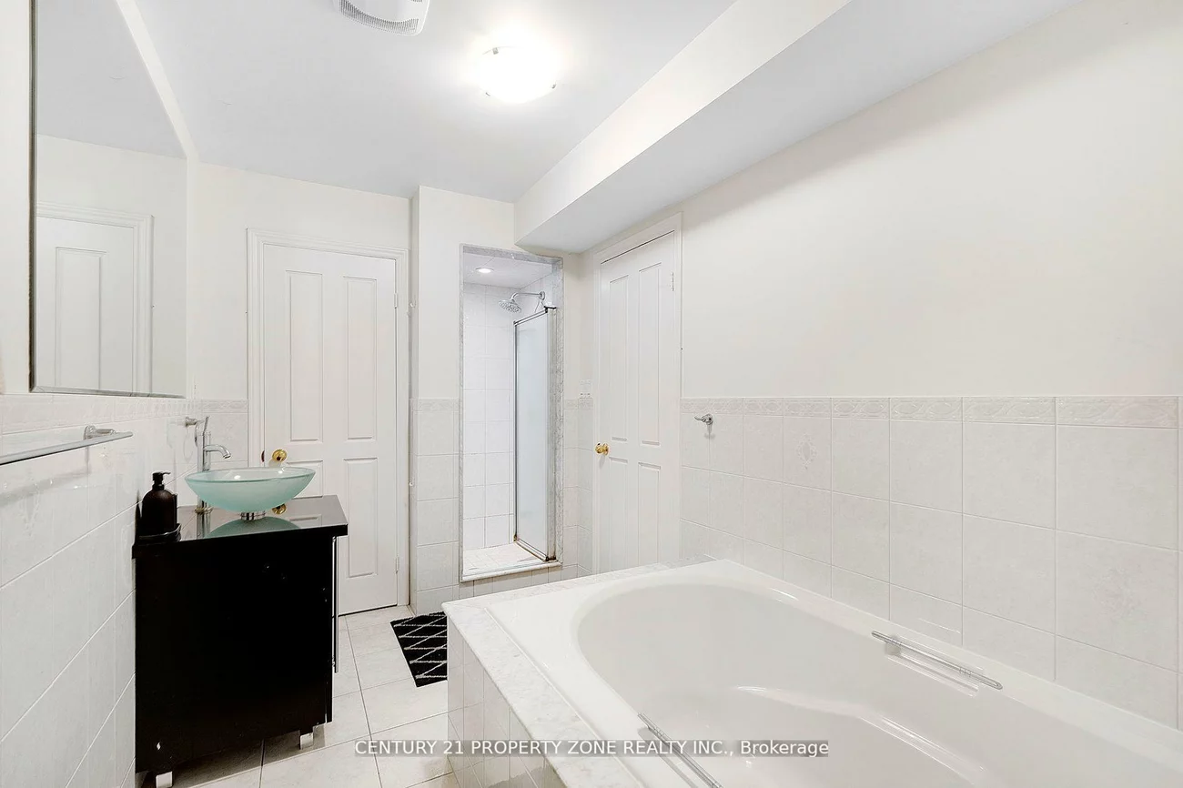 28, Seminoff, Clairlea-Birchmount, Toronto