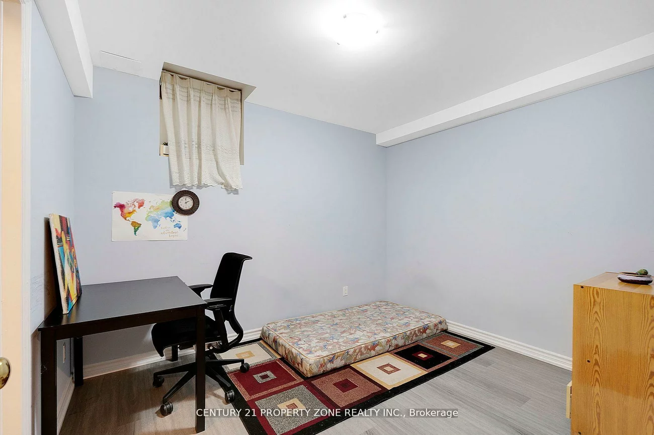 28, Seminoff, Clairlea-Birchmount, Toronto