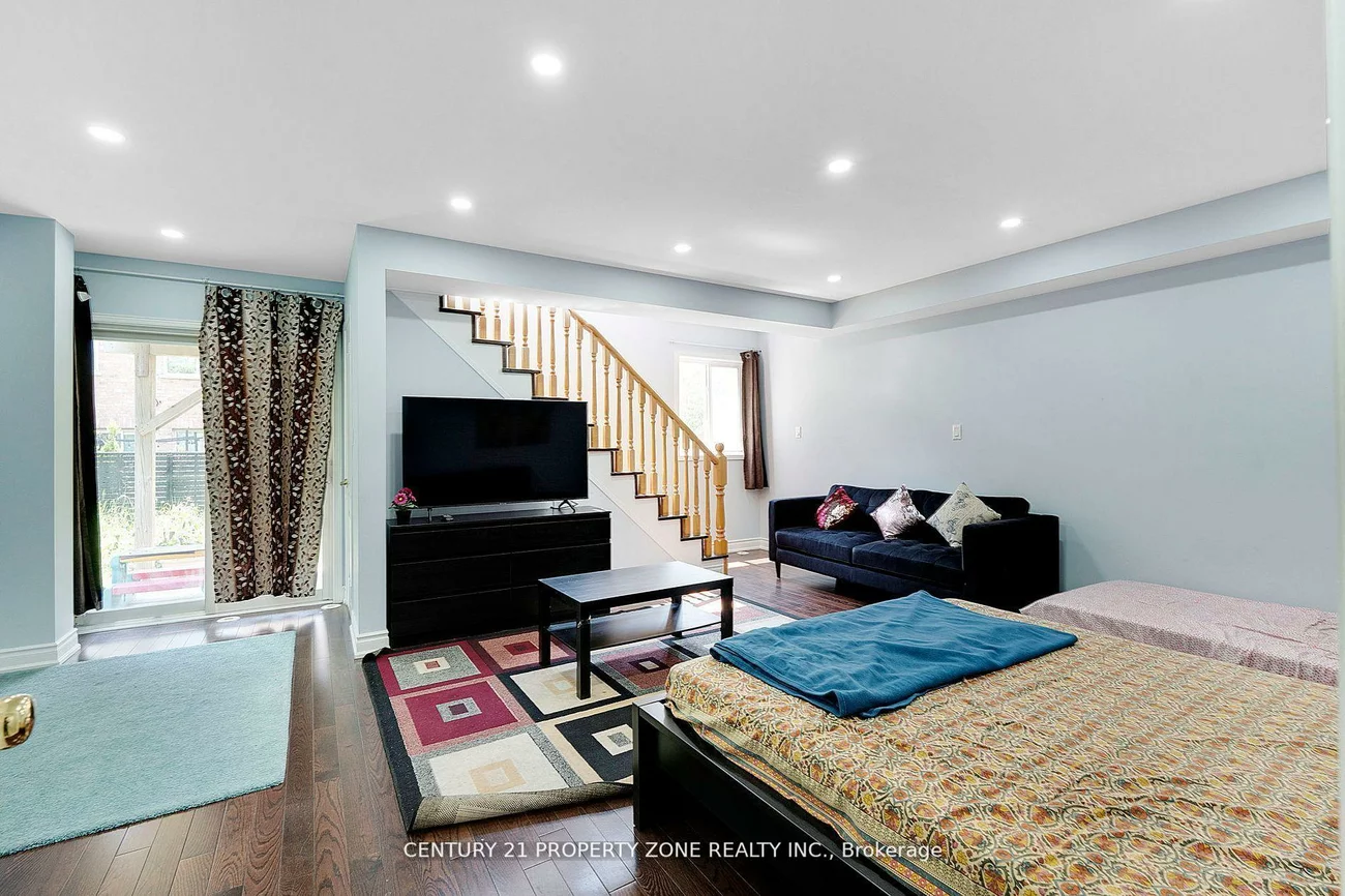 28, Seminoff, Clairlea-Birchmount, Toronto