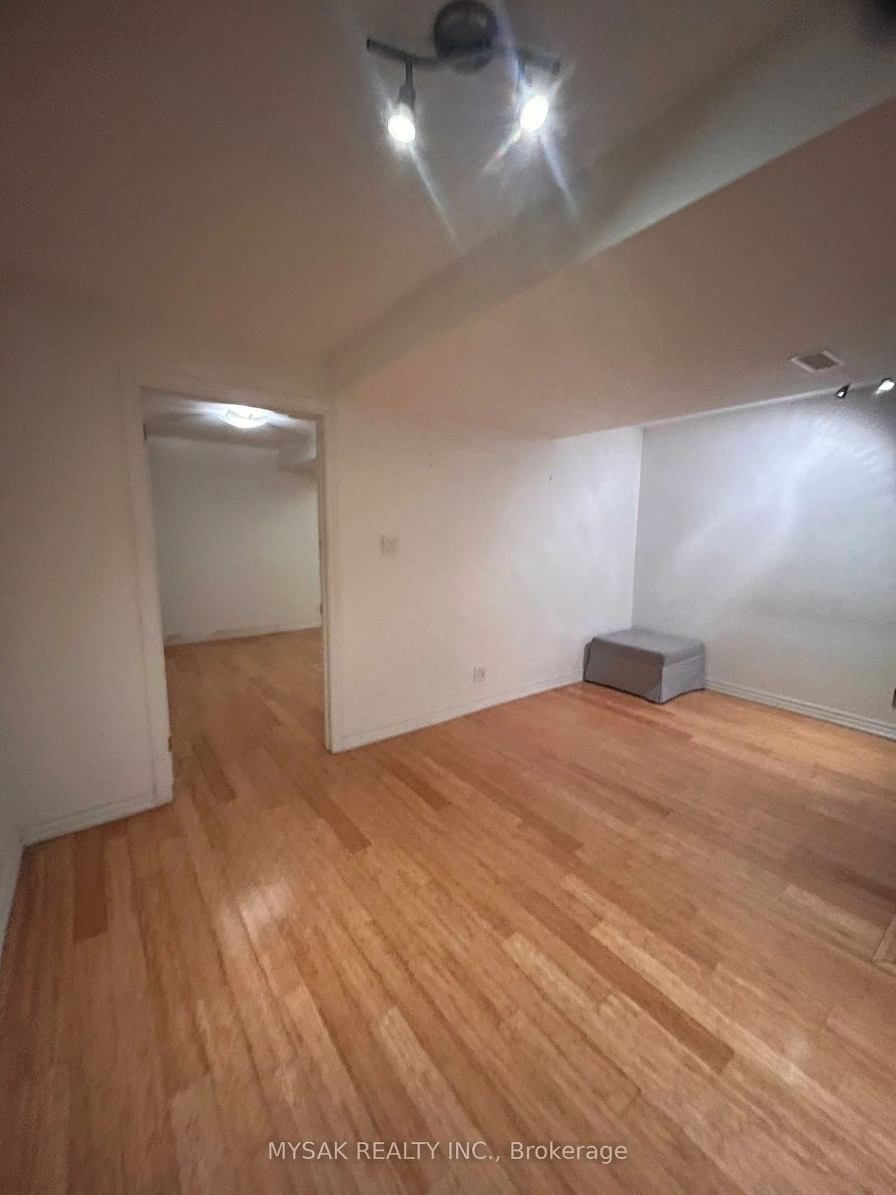 269, Sammon, Danforth Village-East York, Toronto