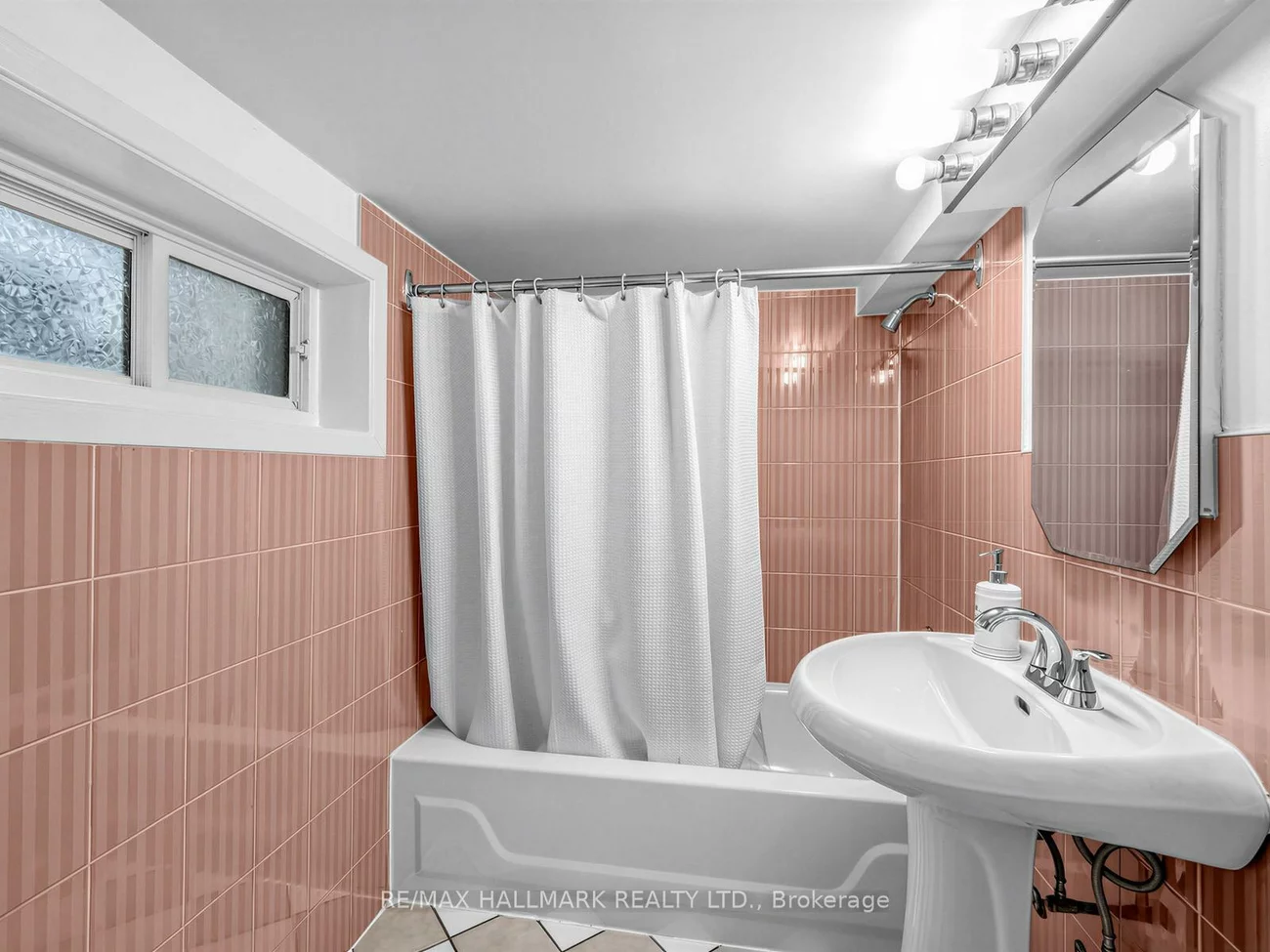 86, Mortimer, Broadview North, Toronto