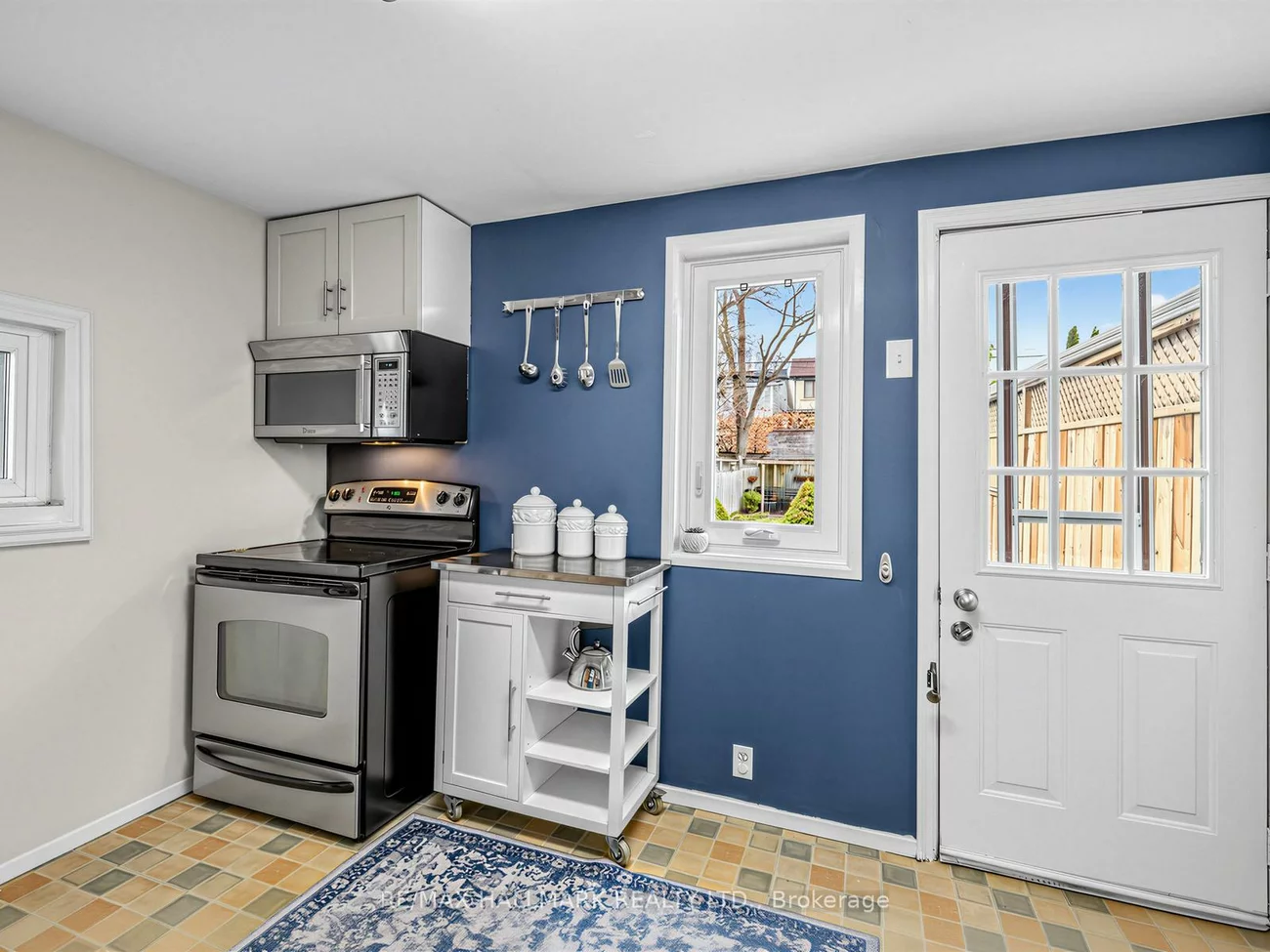 86, Mortimer, Broadview North, Toronto