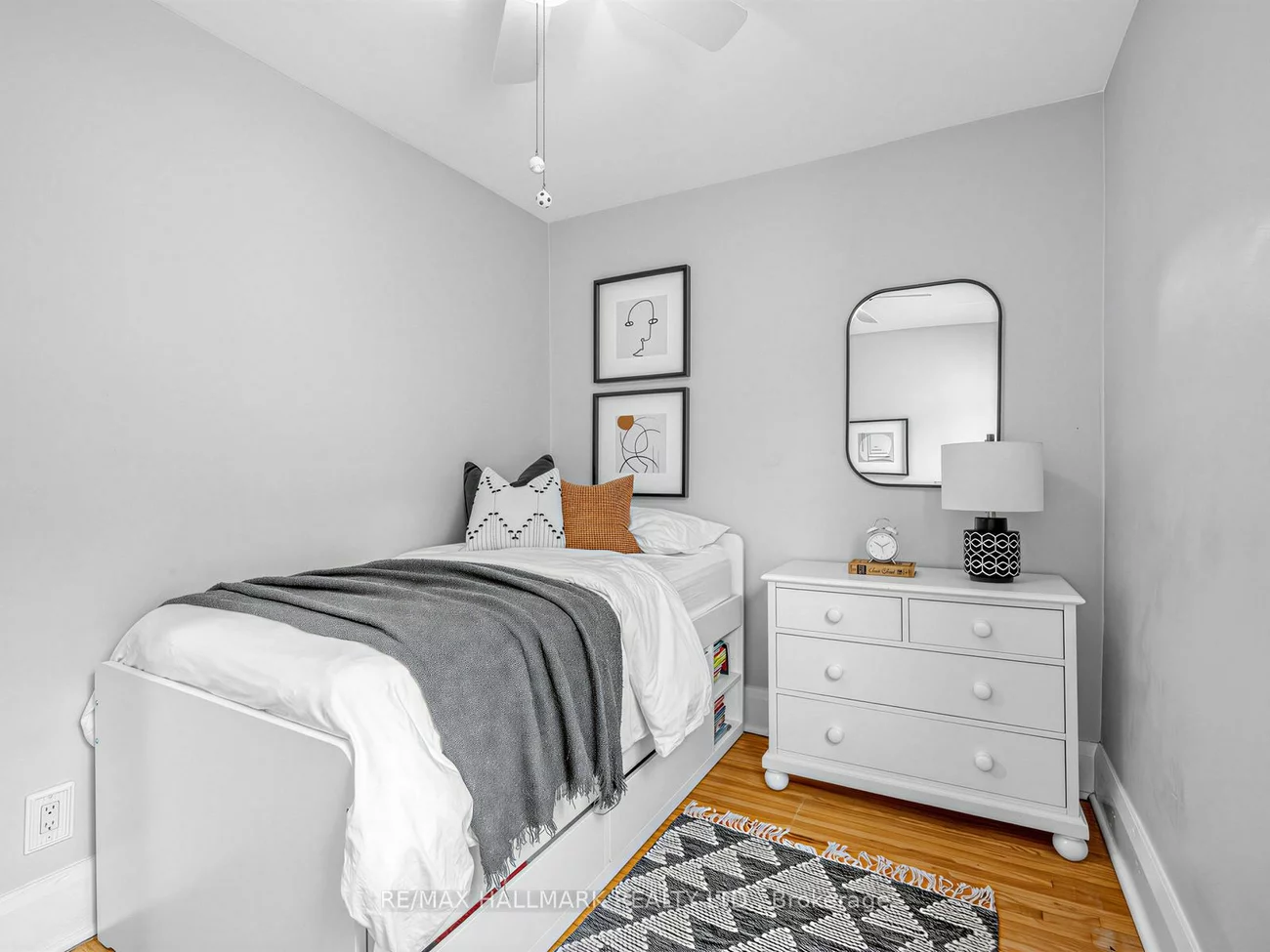 86, Mortimer, Broadview North, Toronto