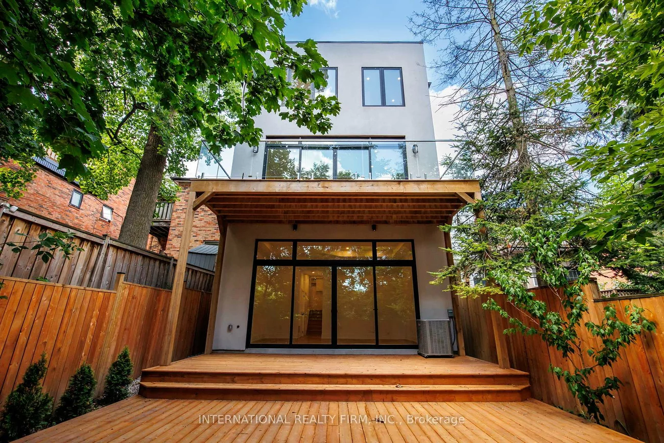 19, Ivy, South Riverdale, Toronto