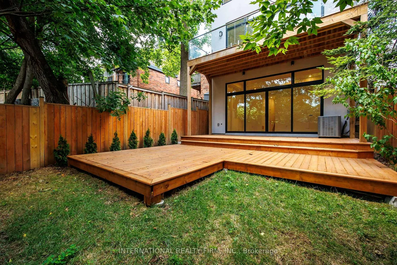 19, Ivy, South Riverdale, Toronto