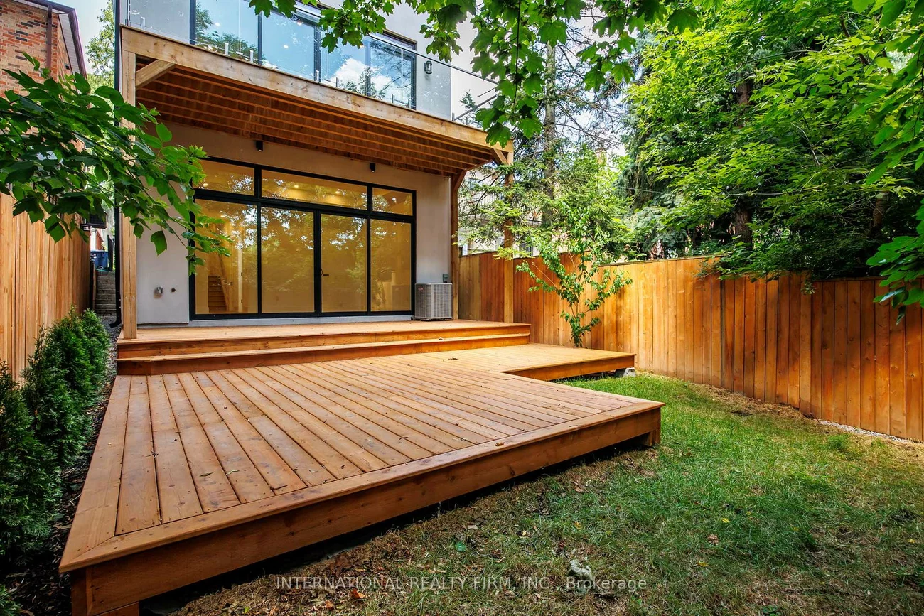 19, Ivy, South Riverdale, Toronto