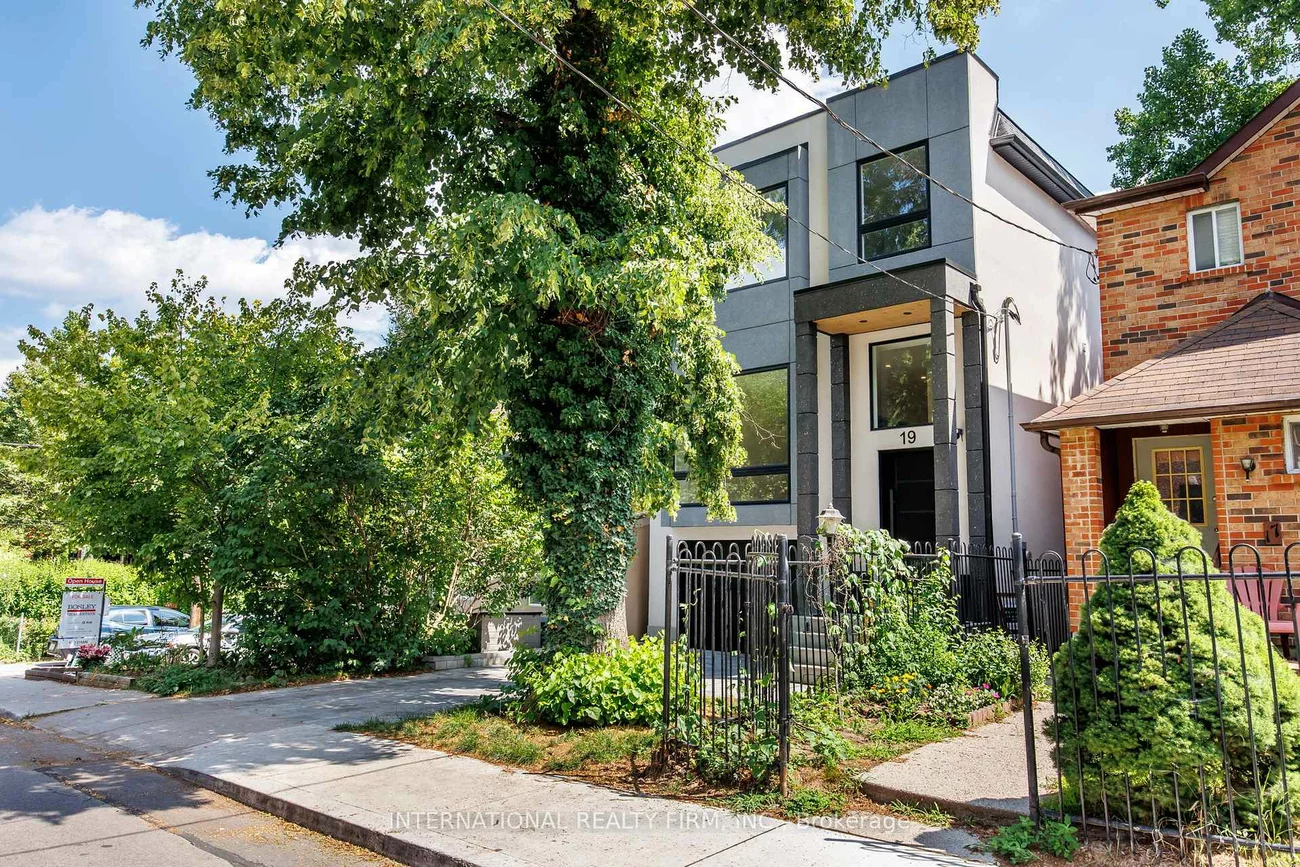 19, Ivy, South Riverdale, Toronto