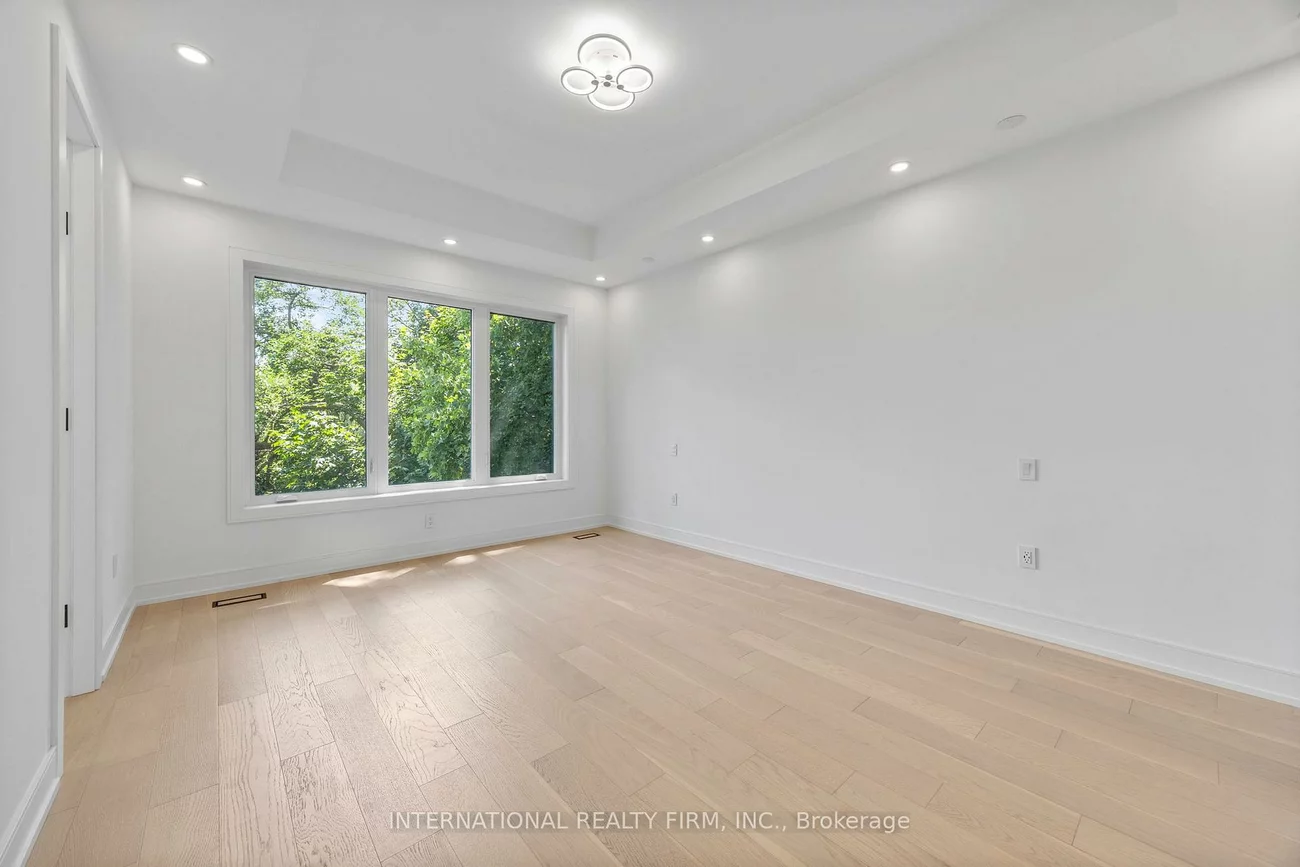 19, Ivy, South Riverdale, Toronto