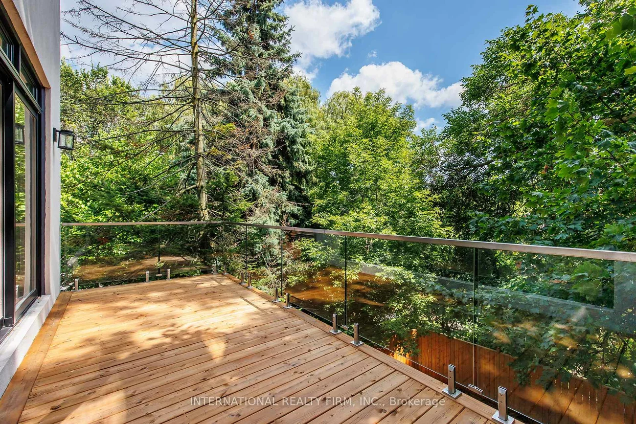 19, Ivy, South Riverdale, Toronto