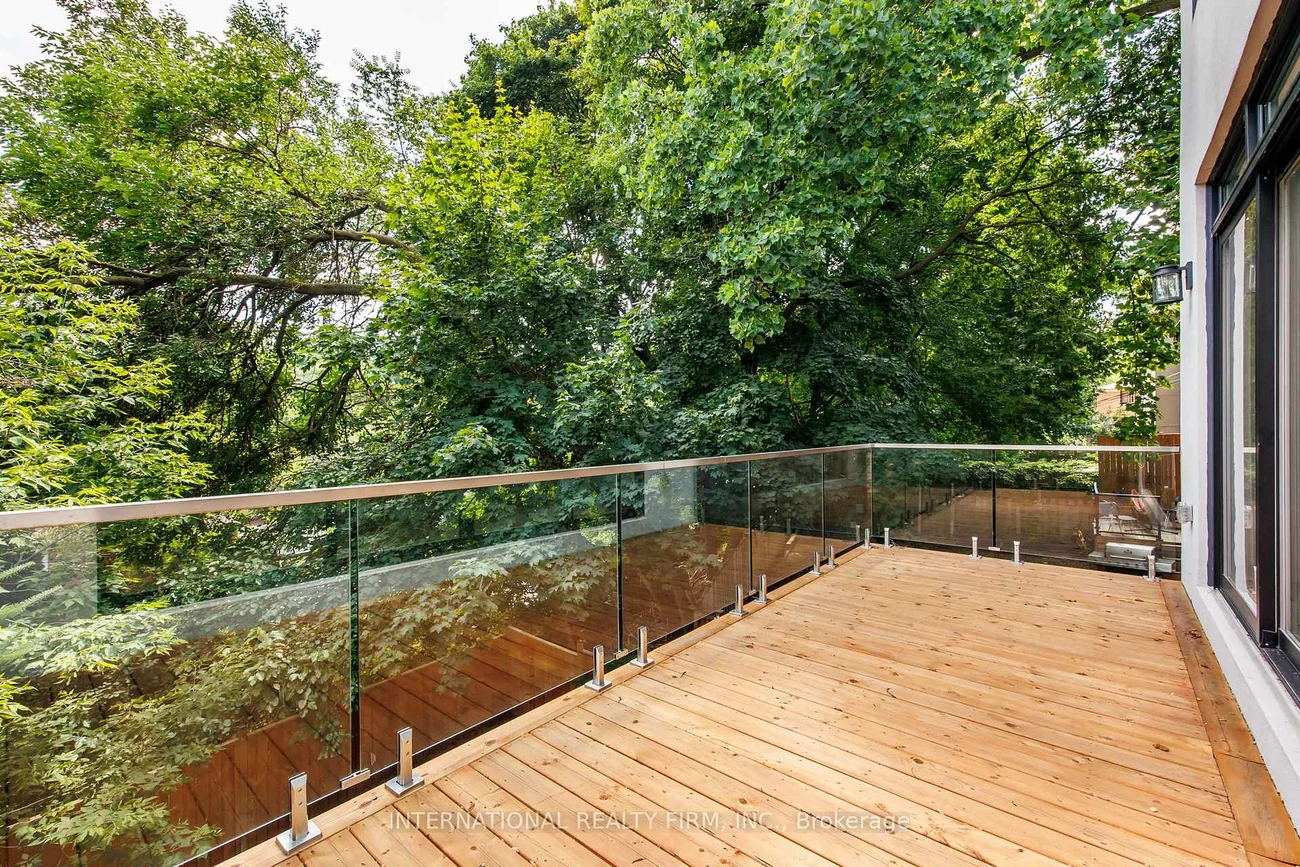 19, Ivy, South Riverdale, Toronto