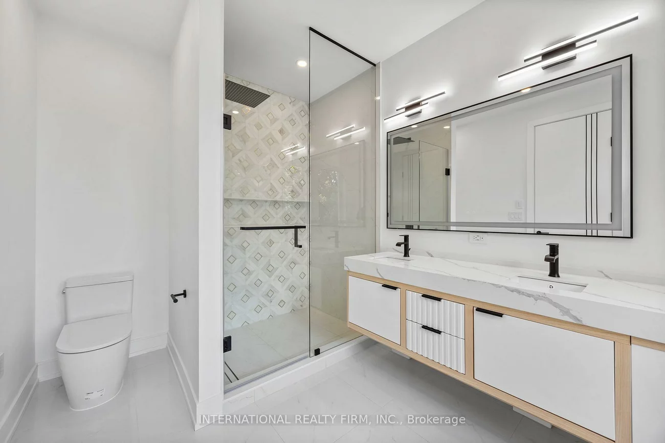 19, Ivy, South Riverdale, Toronto