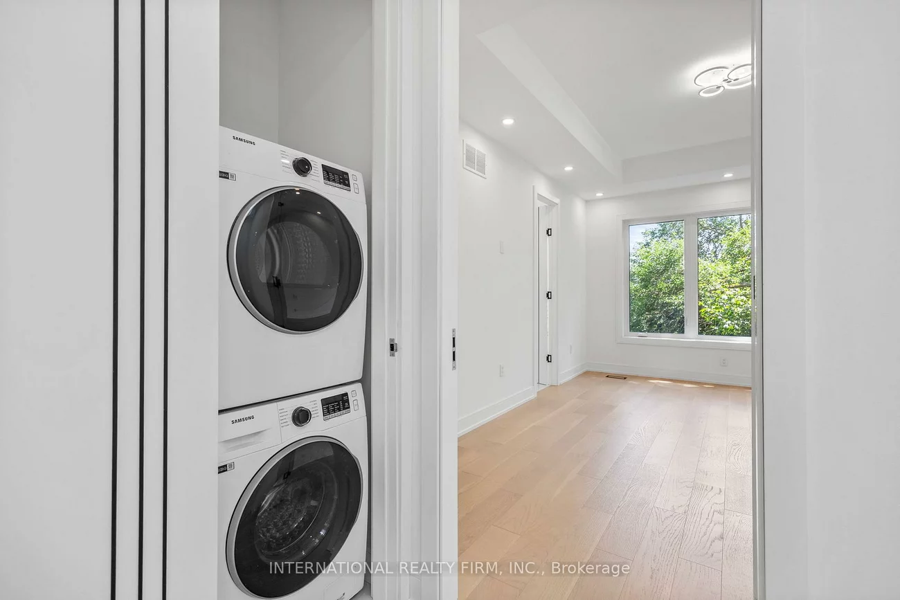 19, Ivy, South Riverdale, Toronto