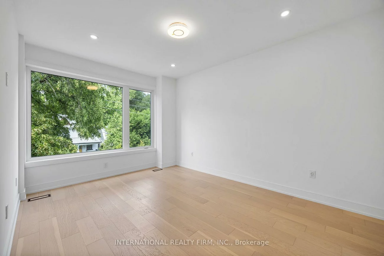 19, Ivy, South Riverdale, Toronto