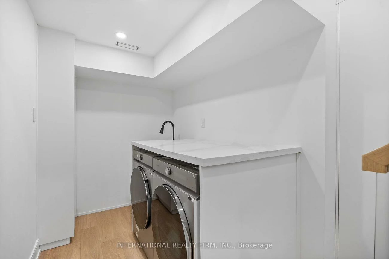 19, Ivy, South Riverdale, Toronto