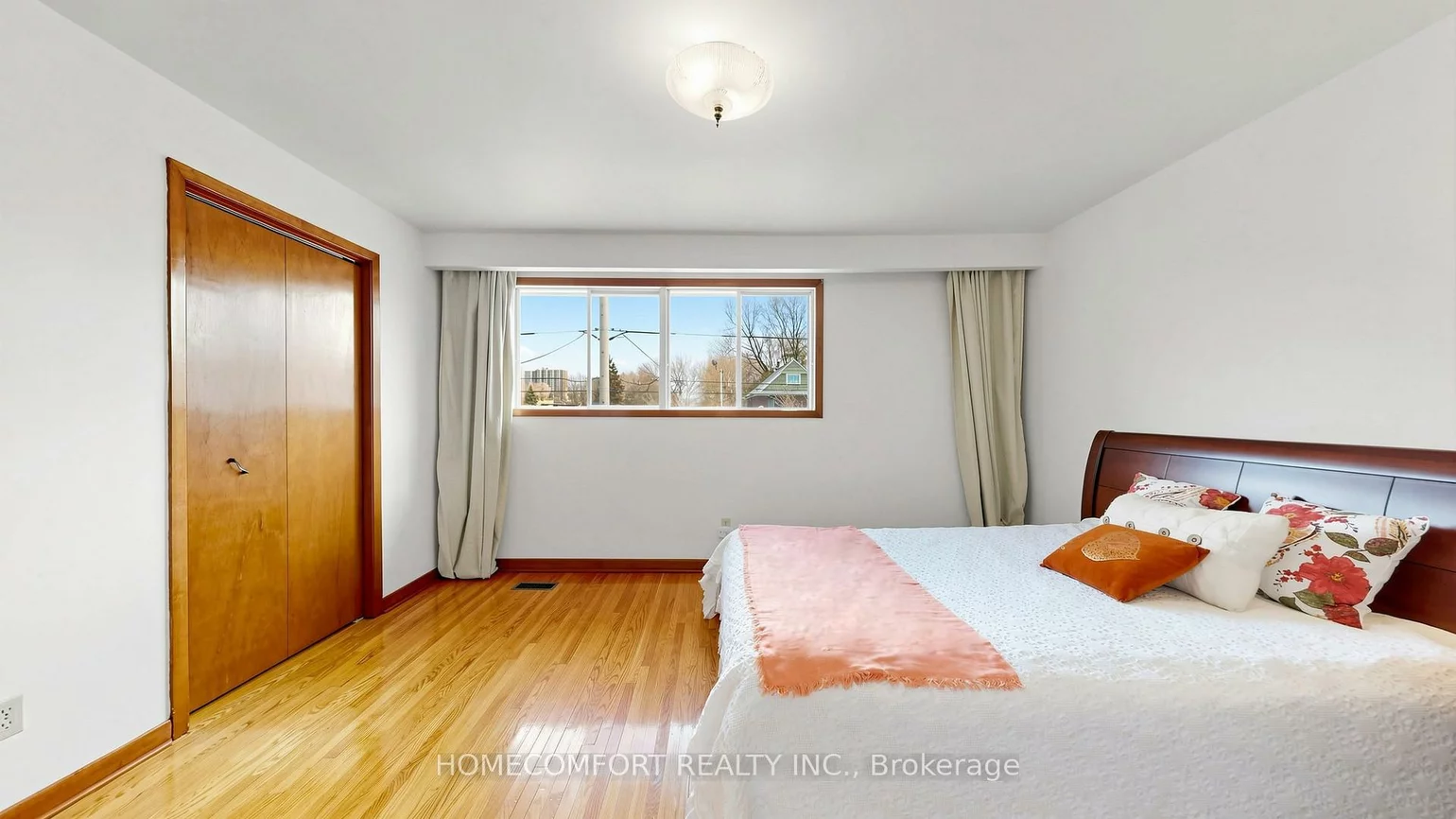 76, Barrington, Woodbine-Lumsden, Toronto