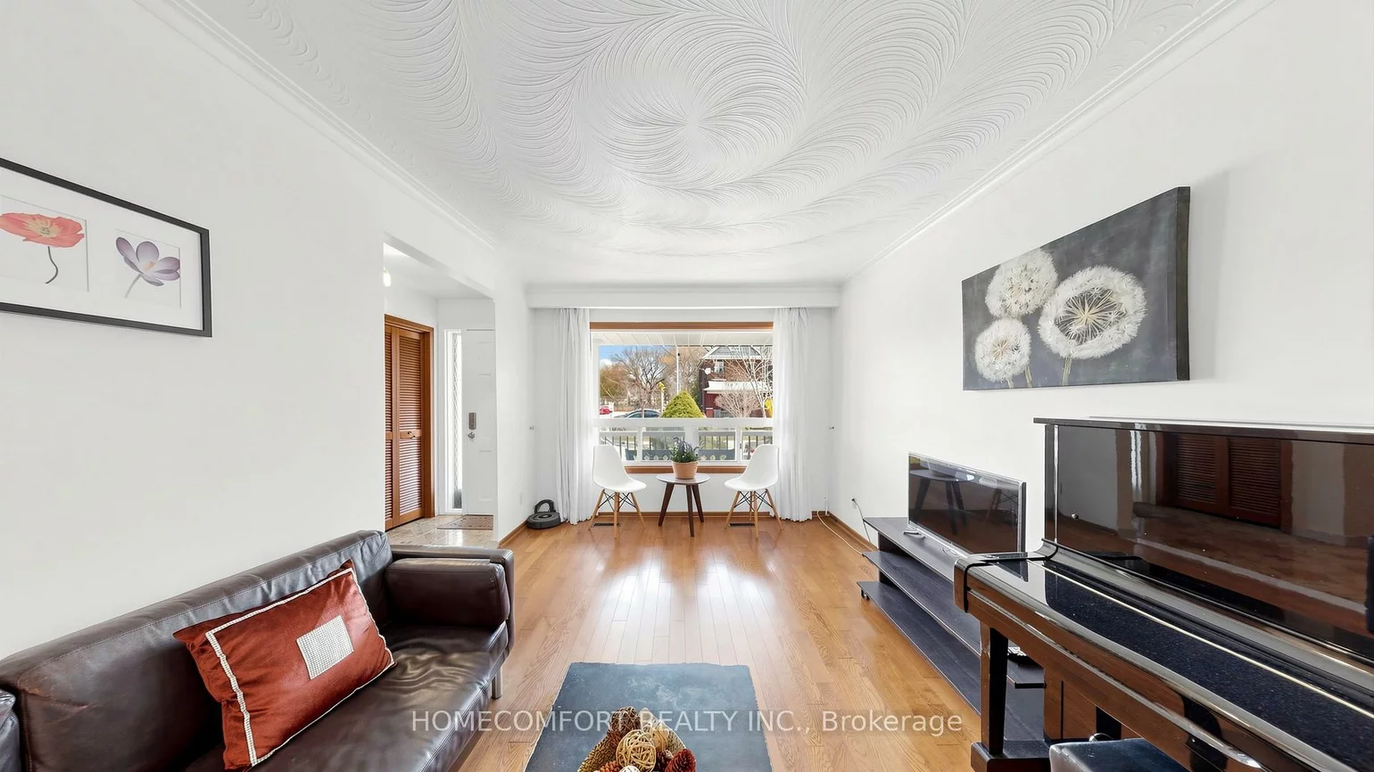 76, Barrington, Woodbine-Lumsden, Toronto