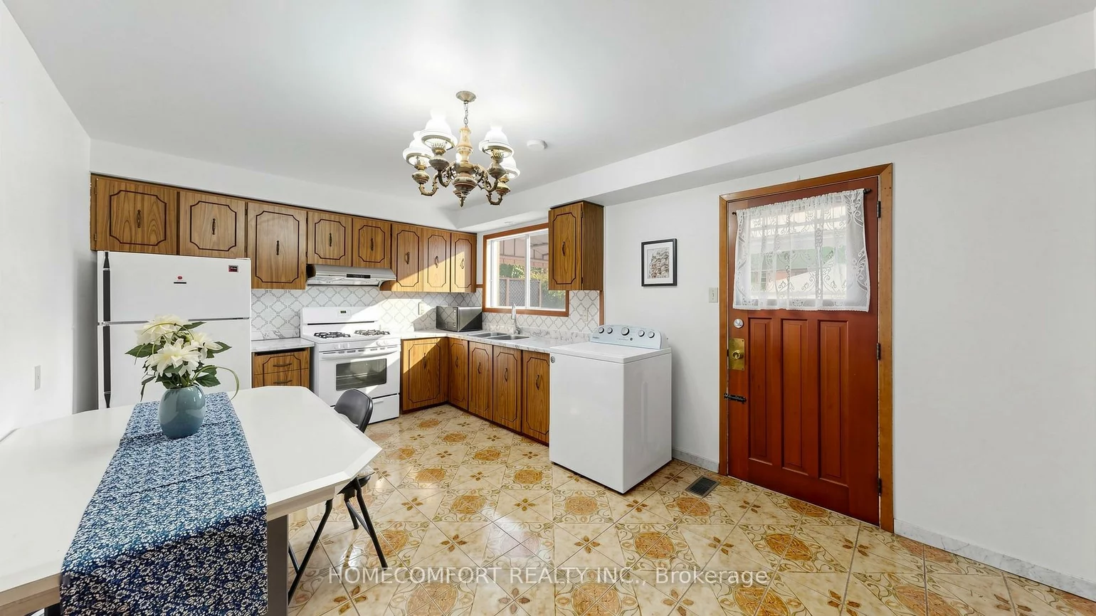 76, Barrington, Woodbine-Lumsden, Toronto