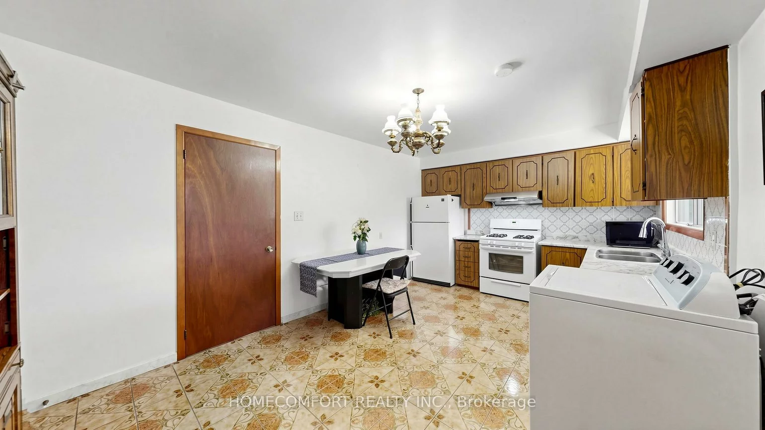 76, Barrington, Woodbine-Lumsden, Toronto