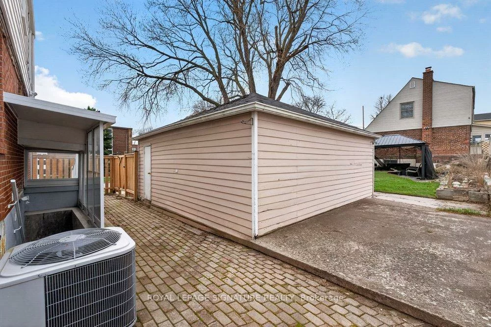 3244, St Clair, Clairlea-Birchmount, Toronto