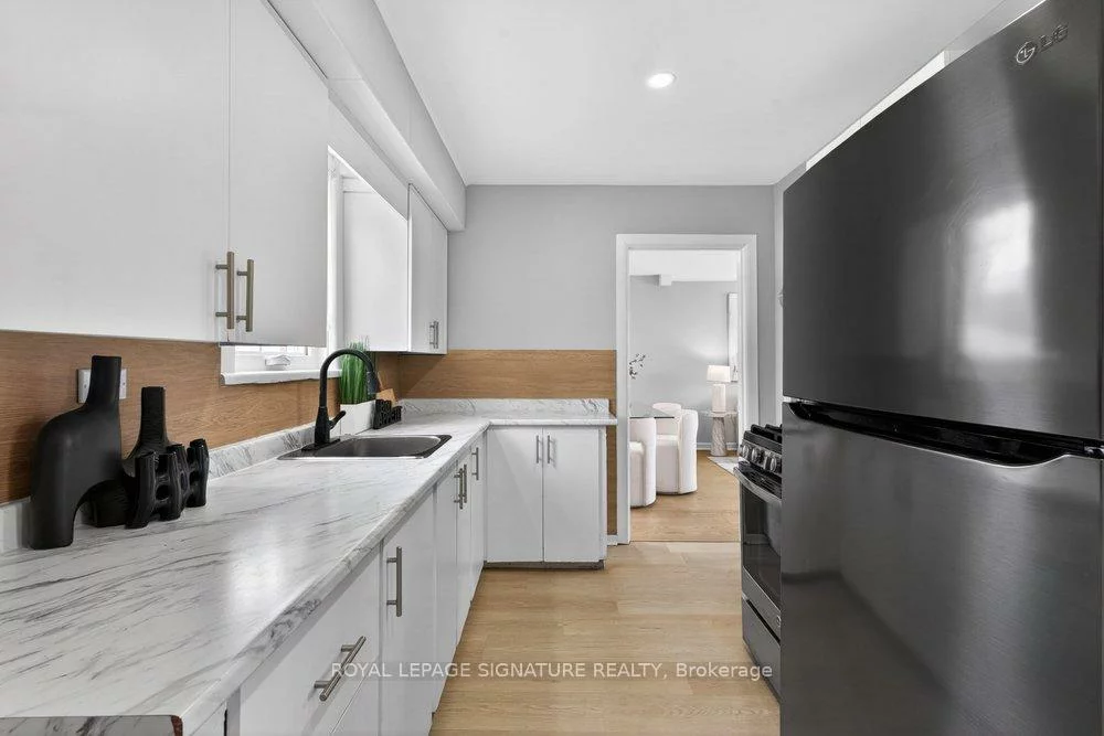 3244, St Clair, Clairlea-Birchmount, Toronto