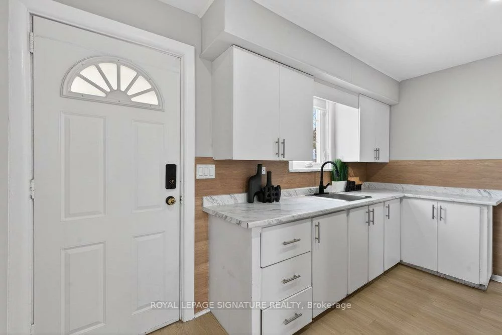 3244, St Clair, Clairlea-Birchmount, Toronto