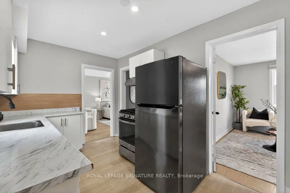 3244, St Clair, Clairlea-Birchmount, Toronto