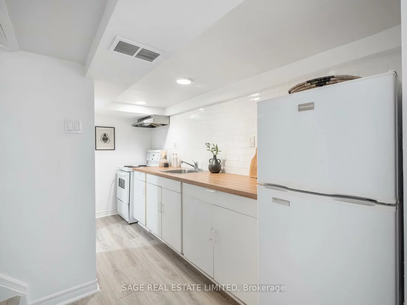 97, Bowmore, Woodbine Corridor, Toronto