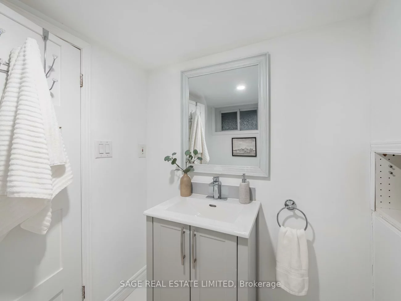 97, Bowmore, Woodbine Corridor, Toronto