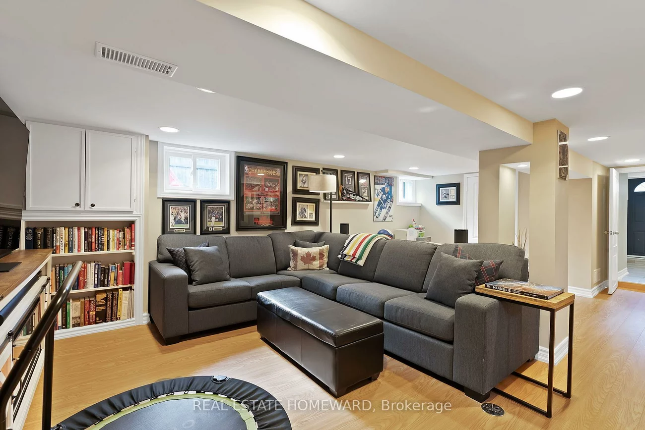 2, Lynn, Birchcliffe-Cliffside, Toronto