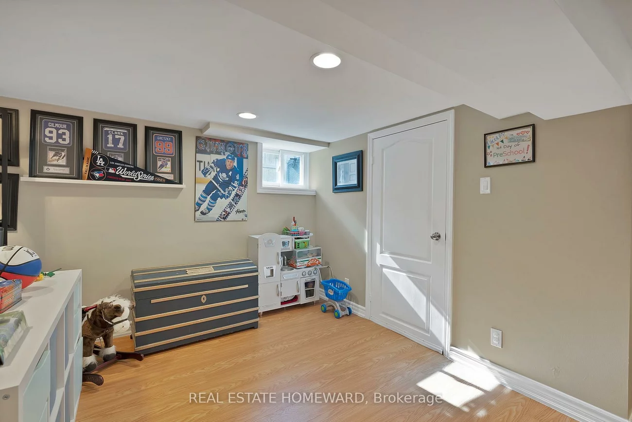 2, Lynn, Birchcliffe-Cliffside, Toronto