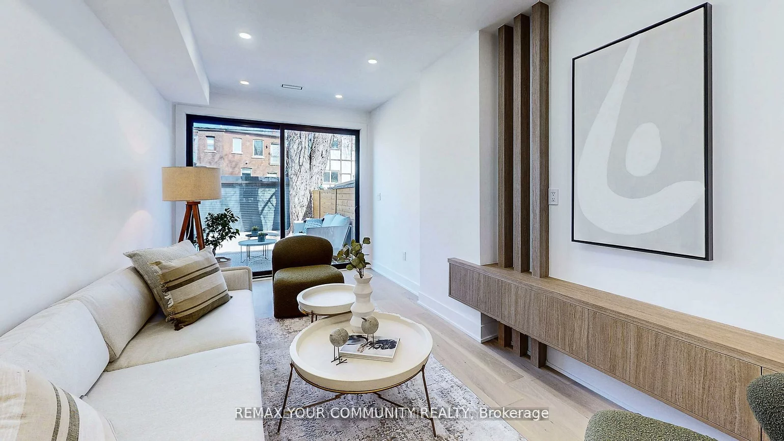 32, Endean, South Riverdale, Toronto