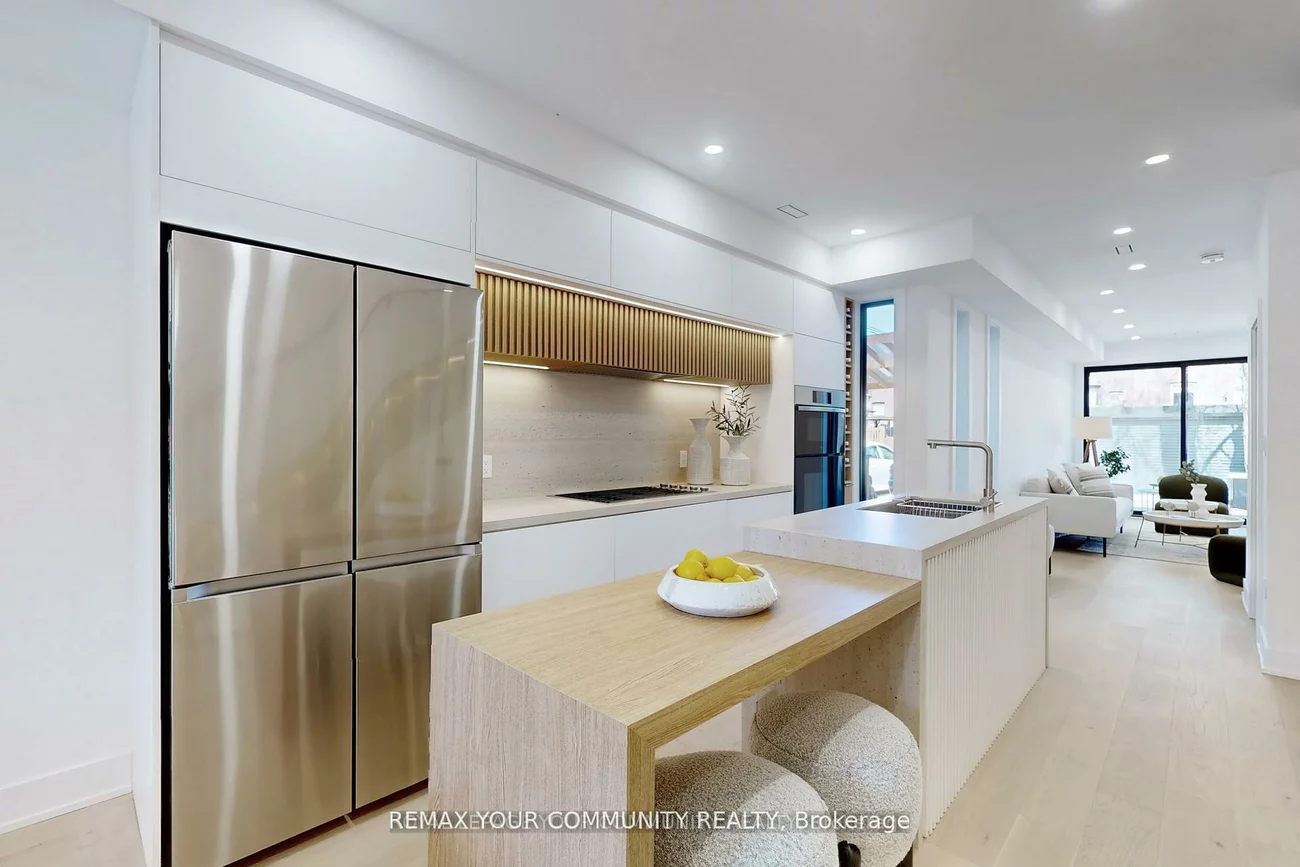 32, Endean, South Riverdale, Toronto