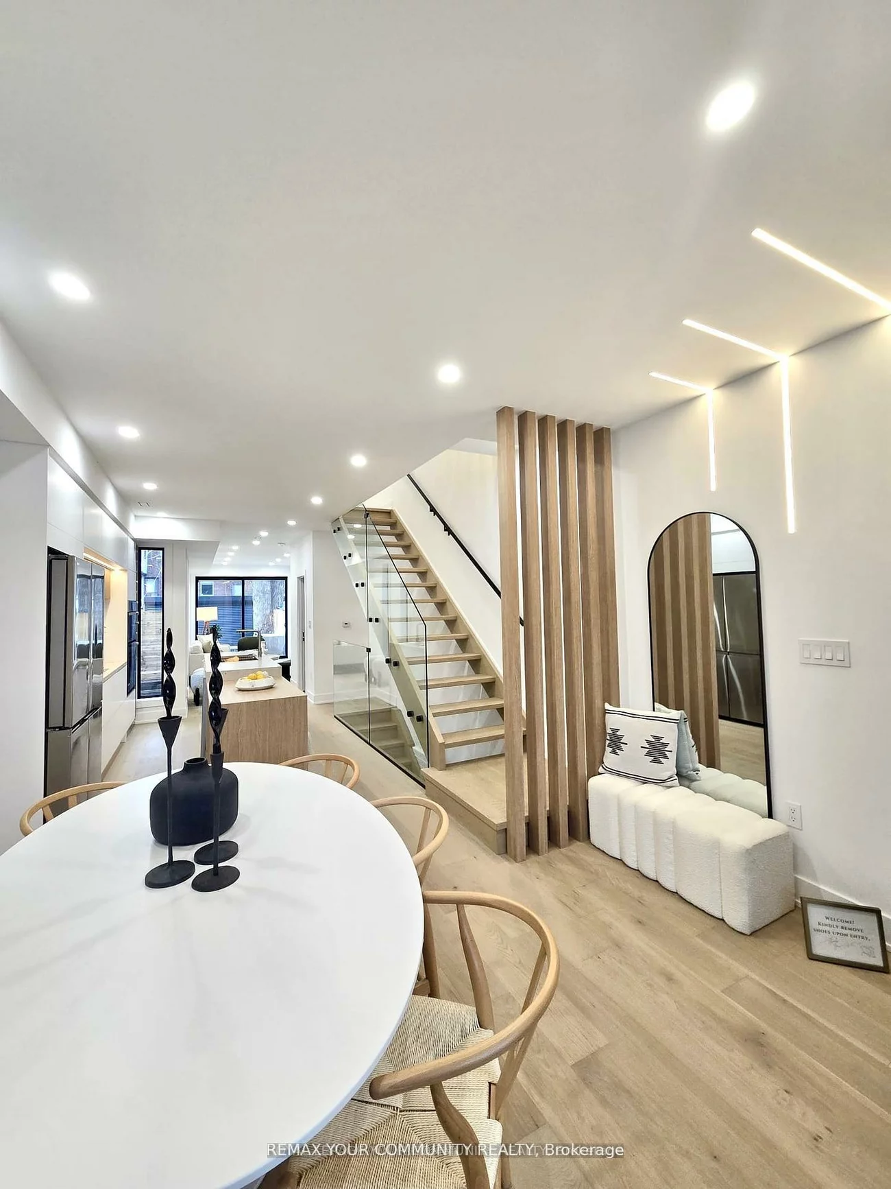 32, Endean, South Riverdale, Toronto