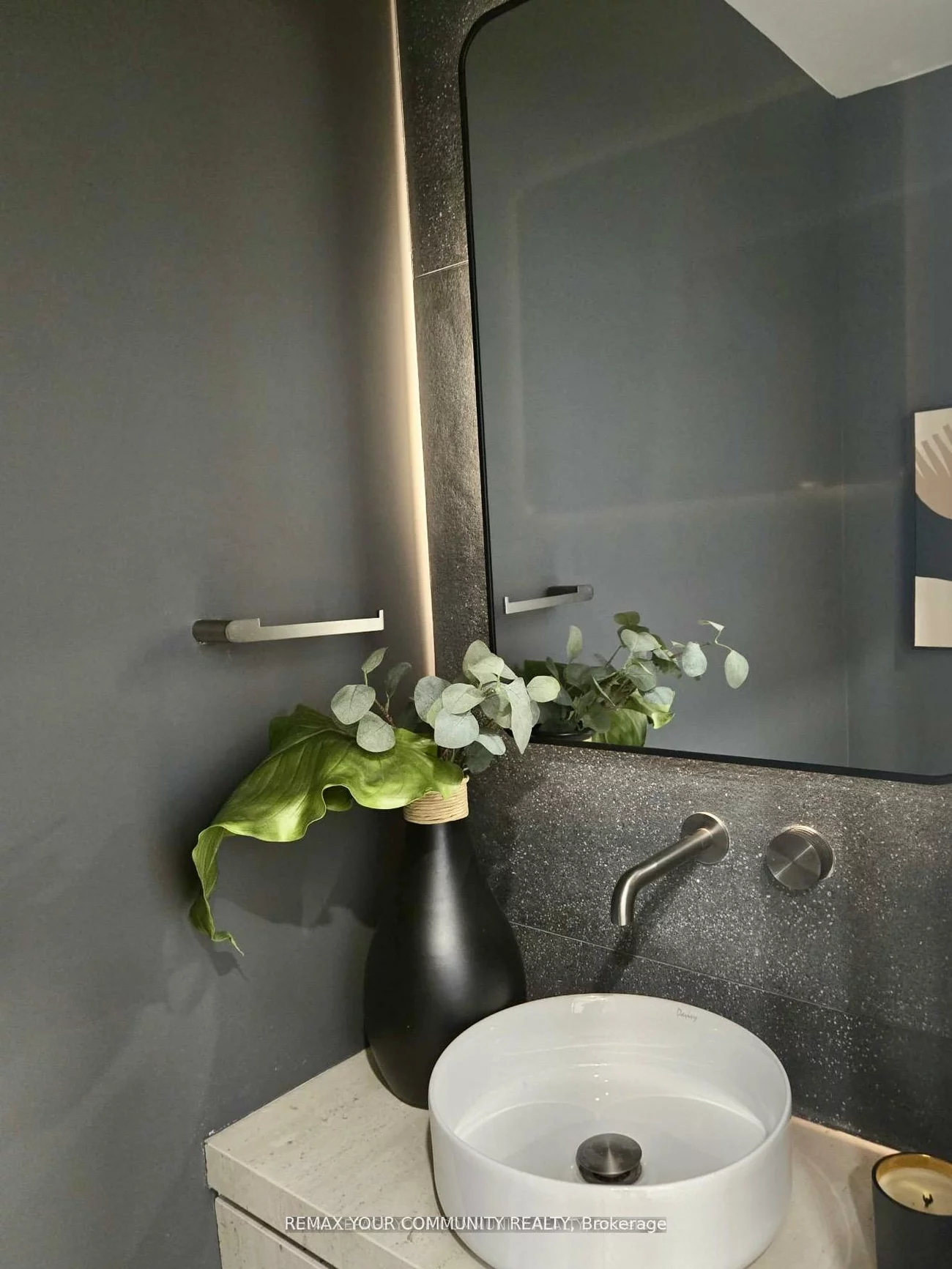 32, Endean, South Riverdale, Toronto