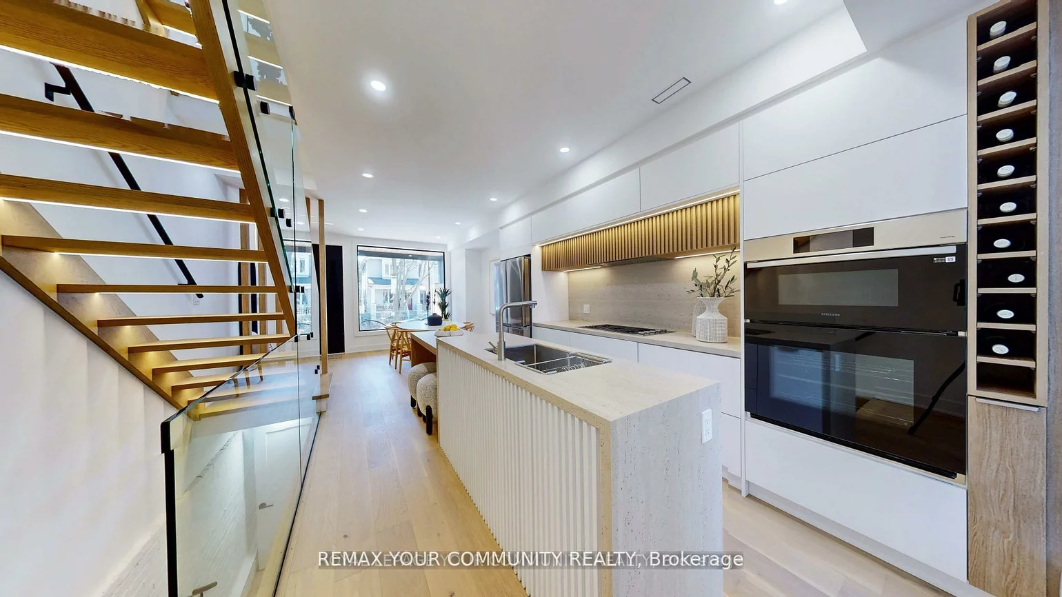 32, Endean, South Riverdale, Toronto