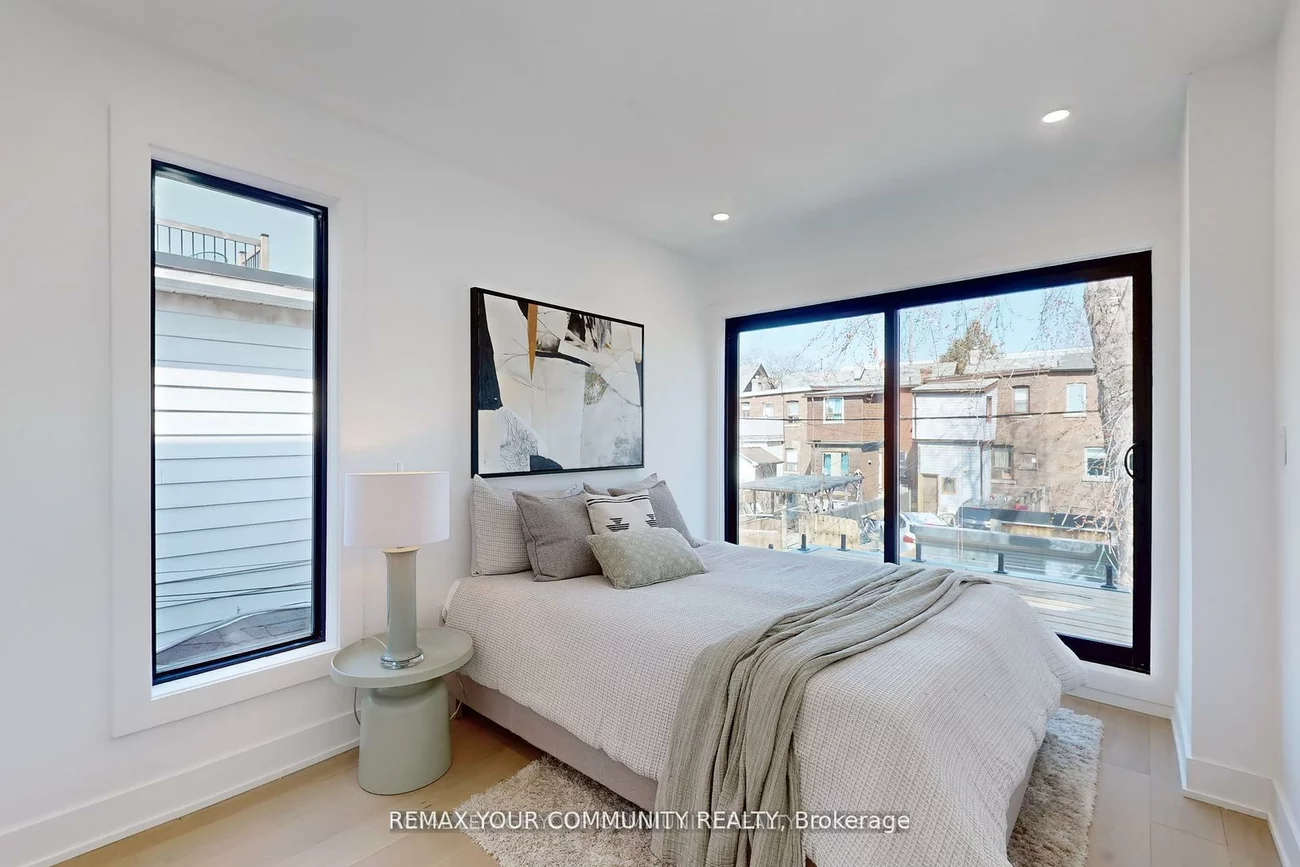 32, Endean, South Riverdale, Toronto