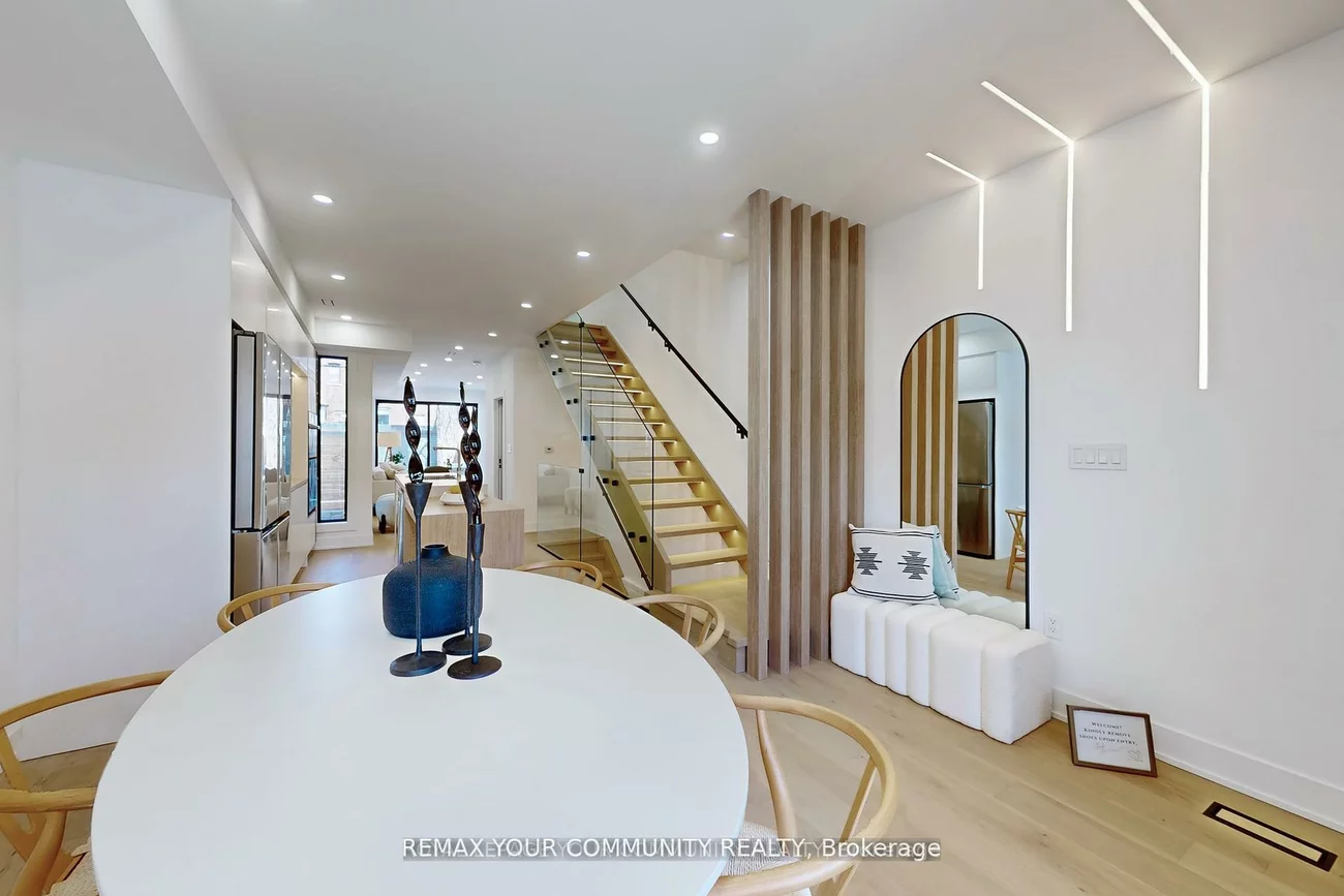 32, Endean, South Riverdale, Toronto