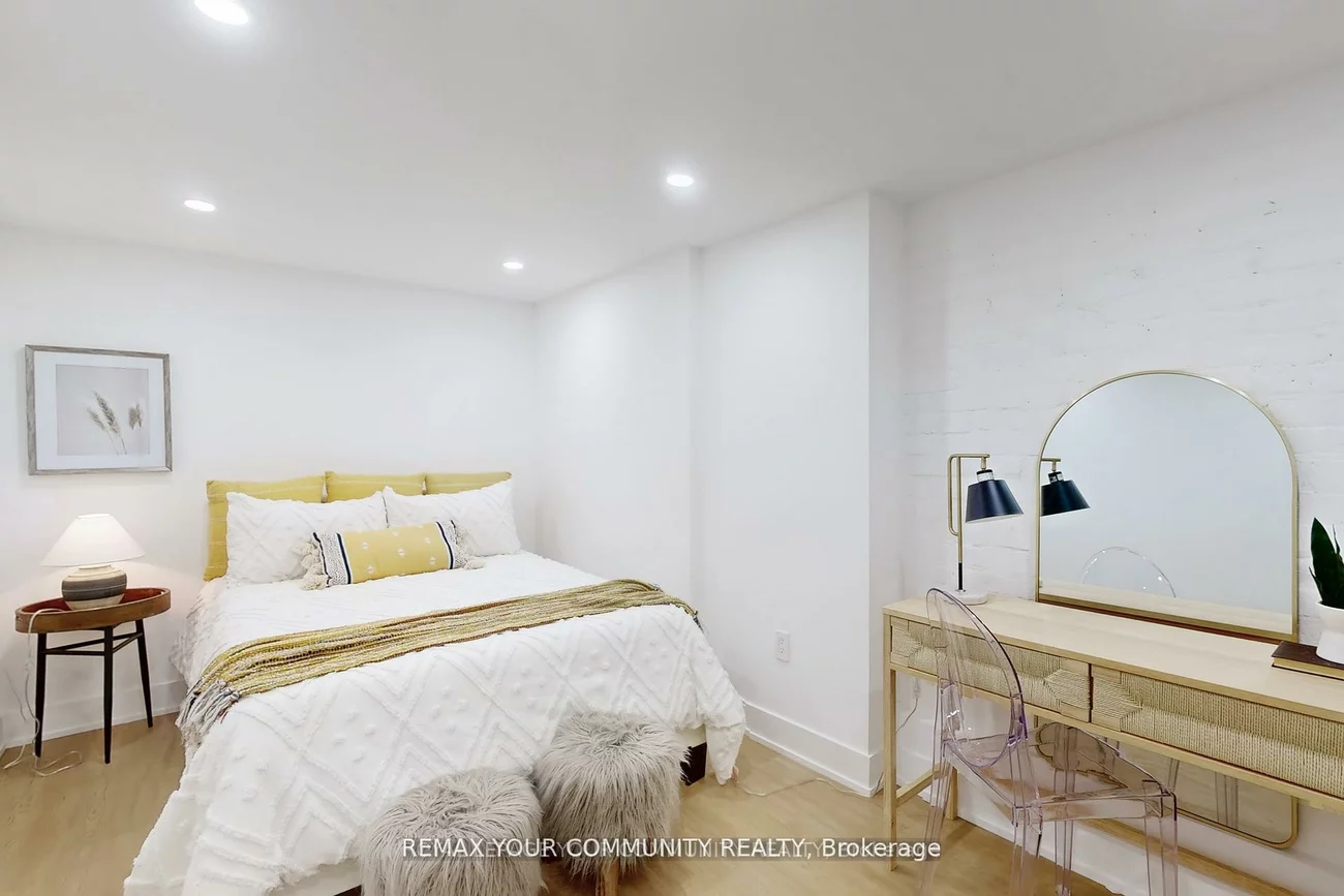 32, Endean, South Riverdale, Toronto