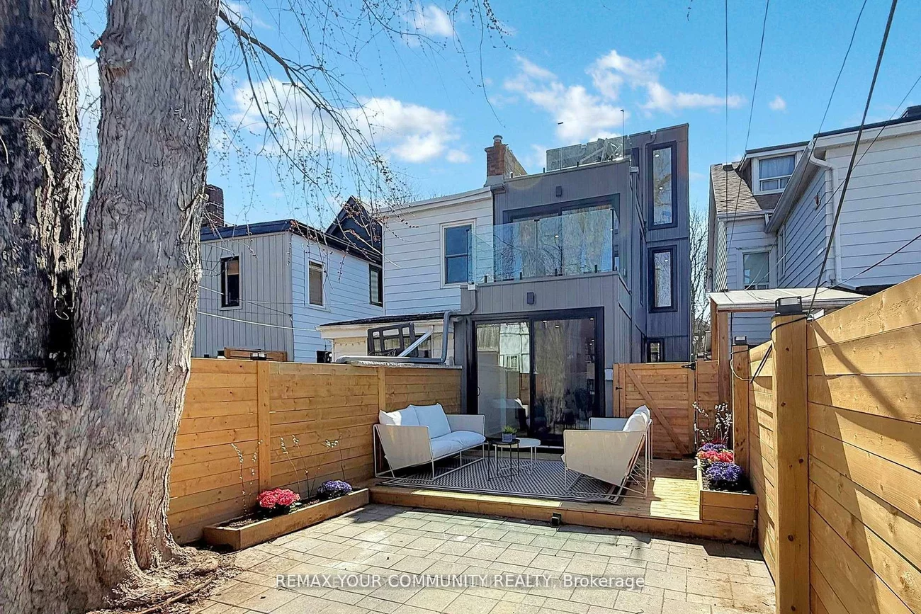 32, Endean, South Riverdale, Toronto