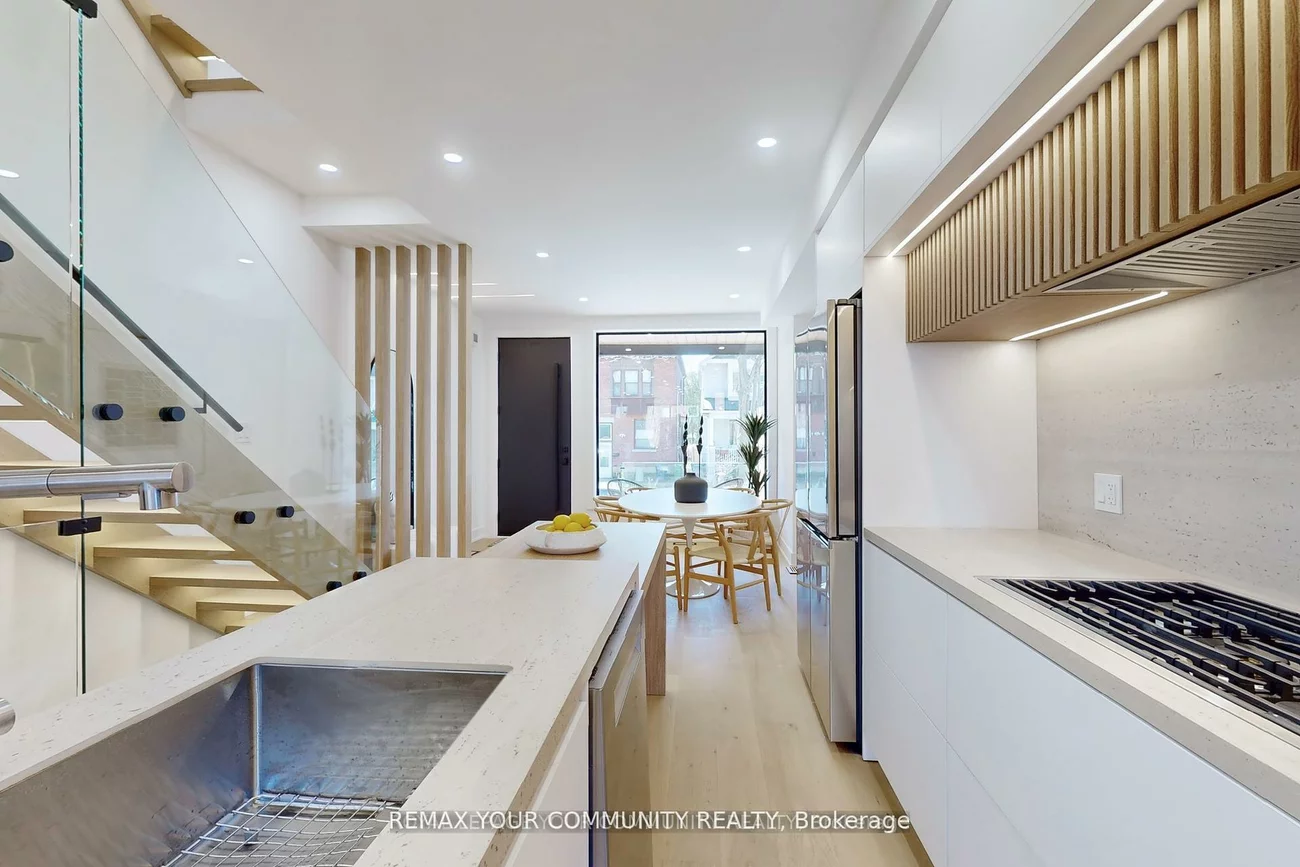 32, Endean, South Riverdale, Toronto