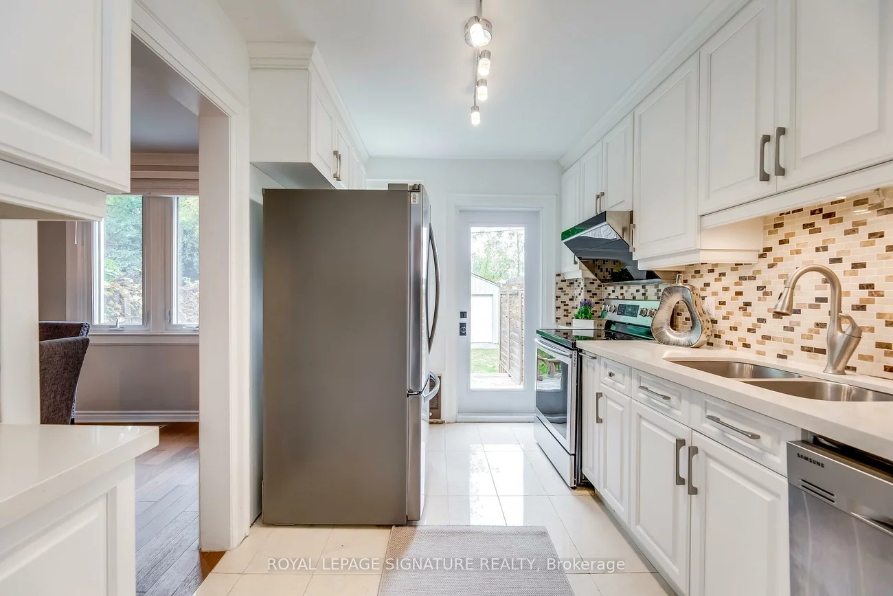 118, Blantyre, Birchcliffe-Cliffside, Toronto