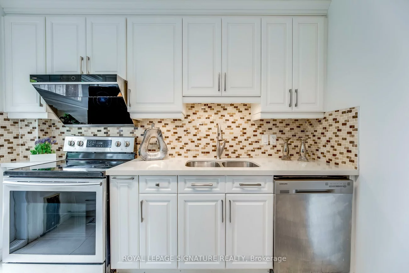 118, Blantyre, Birchcliffe-Cliffside, Toronto